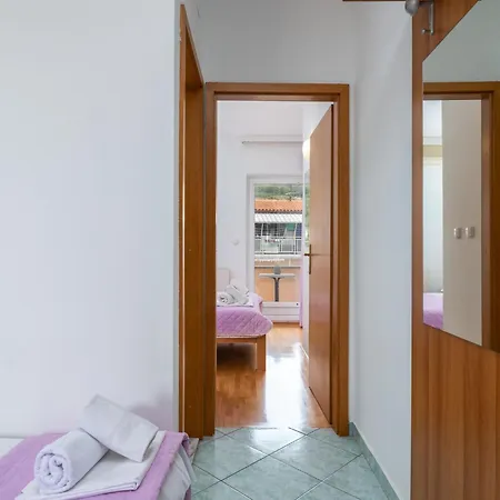 15 By Interhome * Podstrana
