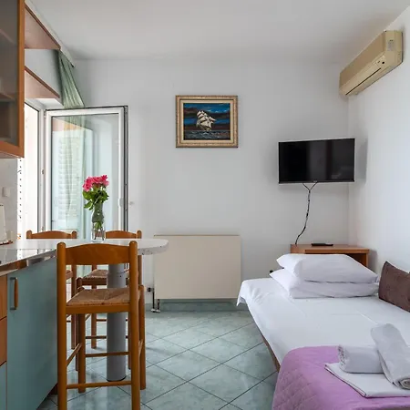 Apartment 15 By Interhome Podstrana